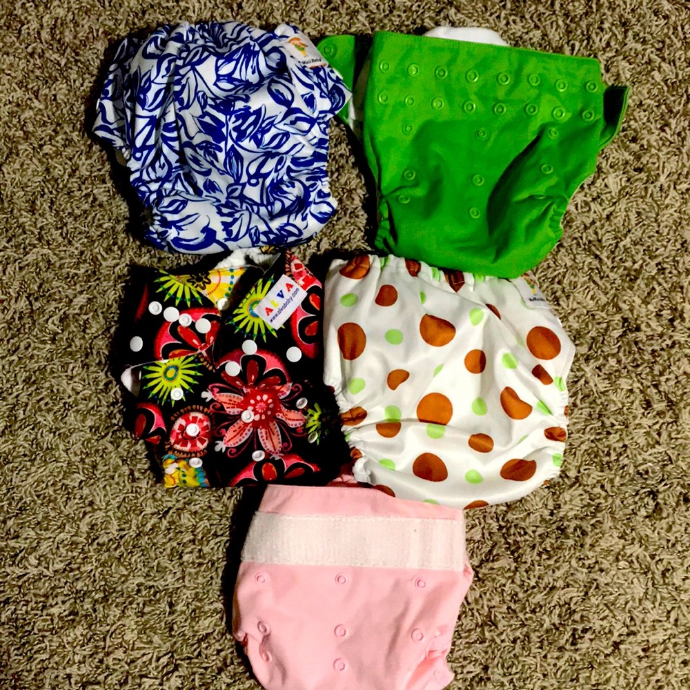 Cloth diapers lot: 4 pocket diapers & 1 diaper cover